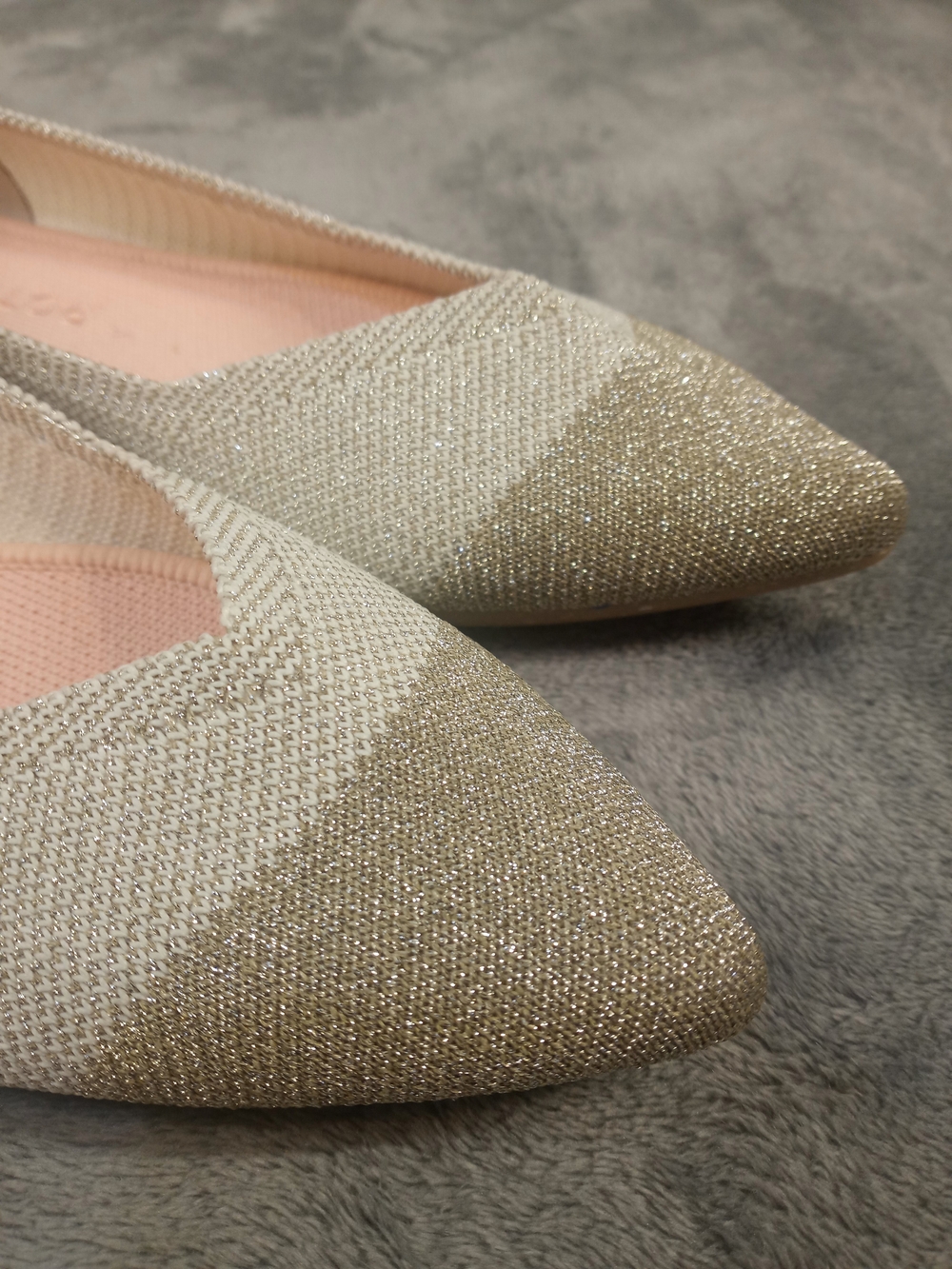 Rothy's Diamond Metallic Point Sparkle Pointed Toe Flat- Gold and Cream Size 7.5 - Picture 3 of 11
